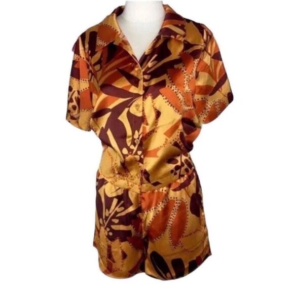 House of Harlow 1960 Floral Print
Shorts Set( Size Small) - Picture 1 of 10